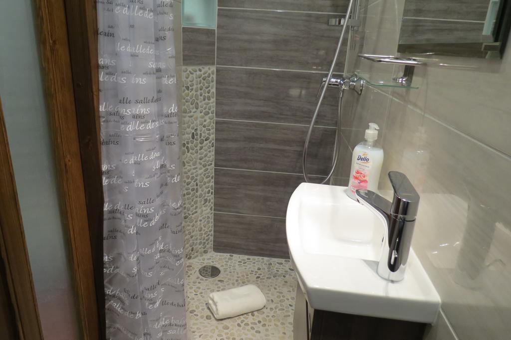 Titi Classic & Trendy Apartman Bük الغرفة الصورة